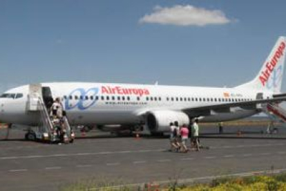 El primer viaje de León a Tenerife con Air Europa partió de La Virgen del Camino el 5 de julio del 2