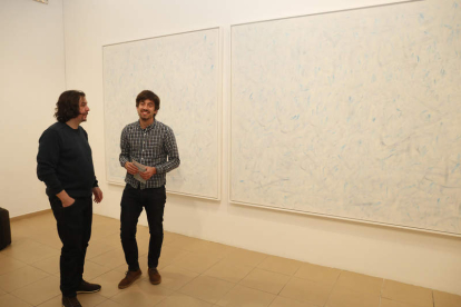 Carralero Carabias y López Presa, en febrero, en la exposición que se puede ver en el ILC. F. OTERO