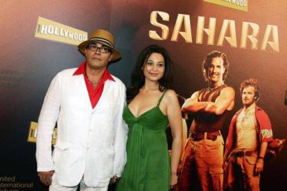 Eduardo Cruz, en el estreno de 'Sahara', junto a su entonces novia, Carmen Moreno.