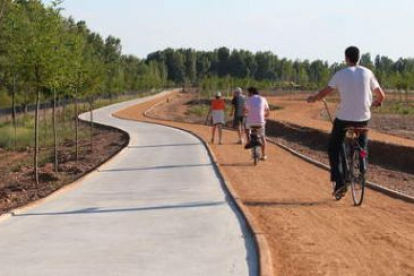 Algunos de los primeros usuarios de esta nueva ruta urbana, esta pasada semana.