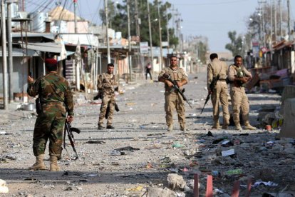 Unos soldados ‘peshmerga’ en una calle de Zumar, en el norte de Irak.