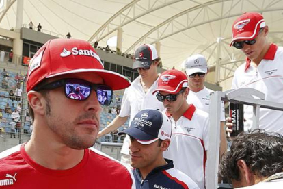 Fernando Alonso, antes de comenzar el GP de Baréin.