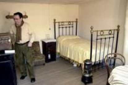 La habitación que ocupó Machado durante doce años en una pensión segoviana es hoy objeto de visita