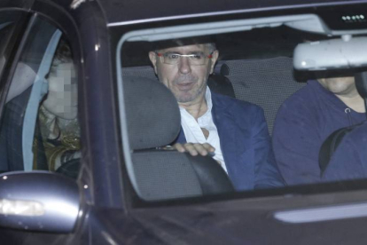El exsecretario general del PP de Madrid, Francisco Granados, a su salida, del juzgado de instrucción número 2 de Majadahonda tras declarar ante el juez después de presentar una solicitud de 'habeas corpus'