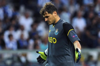 Iker Casillas, taciturno en un momento del partido del miércoles contra el Roma.