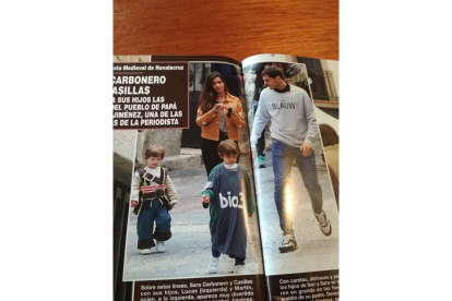 El hijo de Casillas en la revista Hola con la camiseta de la Deportiva.