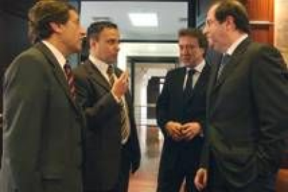 Ángel Villalba, Joaquín Otero, Santiago Juárez y Juan Vicente Herrera momentos antes de la reunión