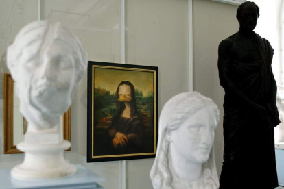 La Mona Lisa con la cara del Pato Donald en una exposición en Alemania