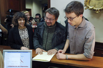 Fernández (En Marea Podemos), Xavier Domènech (En Comú-Podem) y Errejón.