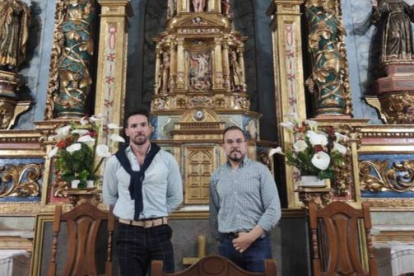 Javier Alonso Fernández y Pedro antonio Andrés García, ante su última restauración. DL