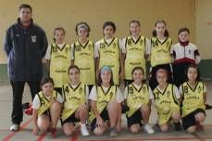 Formación del equipo Jesuitas que milita en la categoría alevín femenino
