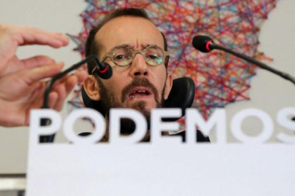 Pablo Echenique,  durante la rueda de prensa en la sede de Podemos en Madrid.
