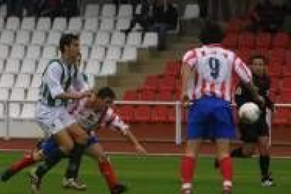Míchel fue una pesadilla constante para la zaga del Guijuelo marcando el gol del empate