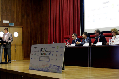 Inauguranción del congreso  de la Sclecarto en el salón de actos del Hospital de León. MARCIANO