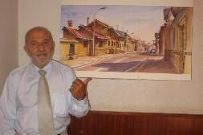 Avelino Vazquez, junto a uno de sus cuadros favoritos