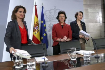 Rueda de prensa posterior a la reunión del Consejo de Ministros de la Ministra Portavoz Isabel Celaá y las ministras Magdalena Valerio y Teresa Ribera.