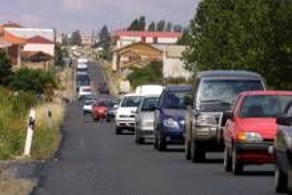 Las retenciones de tráfico son frecuentes en la N-601, a la altura de  la localidad de Arcahueja
