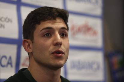 El jugador de balonmano Jaime Fernández anuncia que deja el Ademar. F. Otero Perandones.