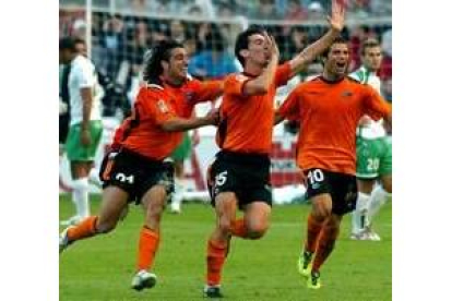 Carpintero celebra un gol ante el Santander cuando jugaba en el Alavés