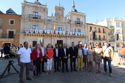 Alcaldes de los municipios integrados en la red norte de los Pueblos más Bonitos de España. L. DE LA MATA