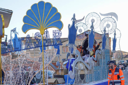 Cabalgata de los Reyes Magos en La Bañeza. MIGUEL F. B.