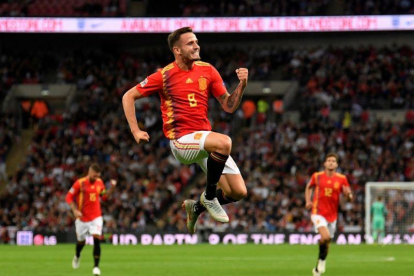 Saúl Ñíguez celebra su gol en Wembley ante Inglaterra.