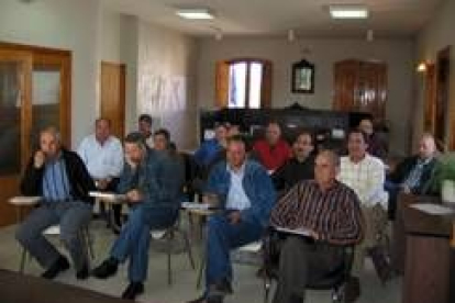 El Ayuntamiento de Castrocontrigo acogió la asamblea del grupo