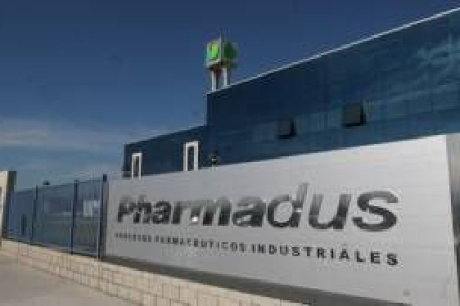 El exterior de la nueva factoría de Pharmadus en Camponaraya