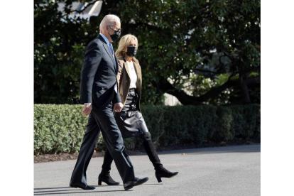 Joe Biden y su mujer en la Casa Blanca. CHRIS KLEPONIS