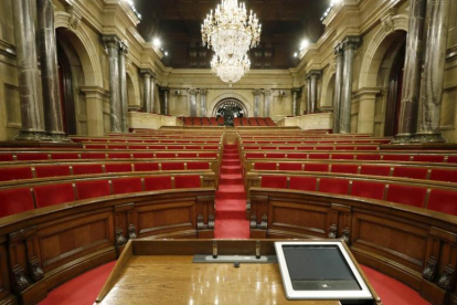 Vista del hemiciclo del Parlament de Cataluña, que prevé volver a reunirse en sesión plenaria el próximo martes para acoger la comparecencia del presidente catalán, Carles Puigdemont.