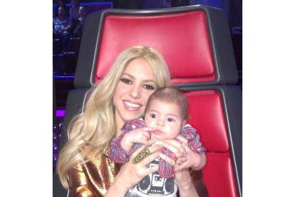 Shakira, junto a su hijo Milan.