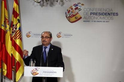 El presidente de Aragón, Javier Lambán, durante su comparecencia en la al término de la VI Conferencia de Presidentes Autonómicos.