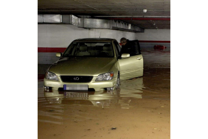 Imagen del estado de un garaje en la ciudad.