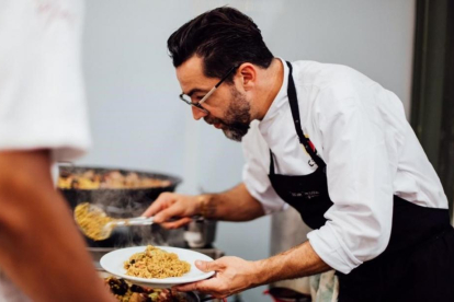 Quique Dacosta, chef tres estrellas Michelin, ha participado en 'Refettorio Gastromotiva', un proyecto solidario con motivo de los Juegos Olímpicos de Río de Janeiro.