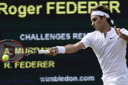 Roger Federer, en una jugada del partido ante Murray.