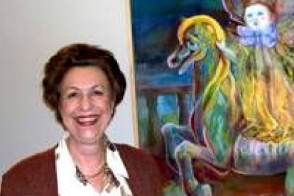 Lucía Fontanilla, ante una de las obras que expone estos días en la Galería Sardón