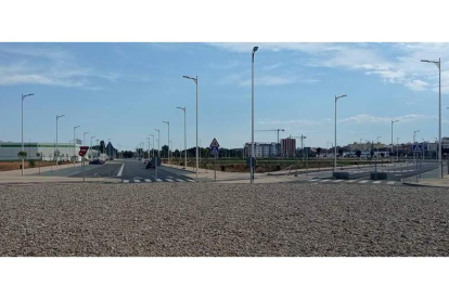 Zona de nueva urbanización en la Serna, uno de los centros de carreras de coches en León. DL