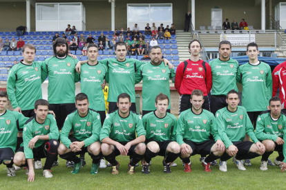 Formación del equipo de La Robla, campeón de Liga y Copa de la 2.ª Provincial de Aficionados.
