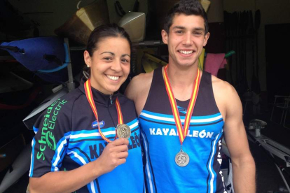 Raquel Carbajo y Guillermo Fidalgo con sus medallas.
