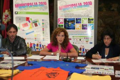 René González, Natalia Rodríguez y Teresa Gutiérrez, en la rueda de prensa de Municipalia.