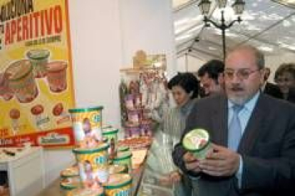 Valín asistió ayer a la Feria Alimentaria que se celebra en Segovia