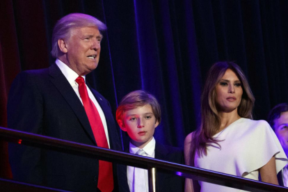 Donald Trump, su esposa Melania y su hijo Barron.