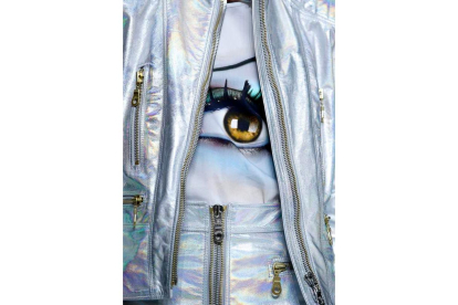 El ojo más digital de la marca Kenzo, exhibido ayer en la gran pasarela parisina. YOAN VALAT