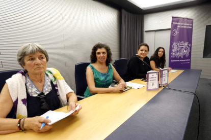Olga Castillo, Ana Gaitero, Isabel Mastrodoménico y Vanesa Silván, ayer. MARCIANO PÉREZ