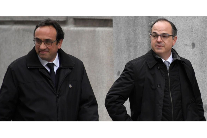 Jordi Turull (a la derecha), con Josep Rull, el pasado marzo, cuando fueron a declarar al Tribunal Supremo. /
