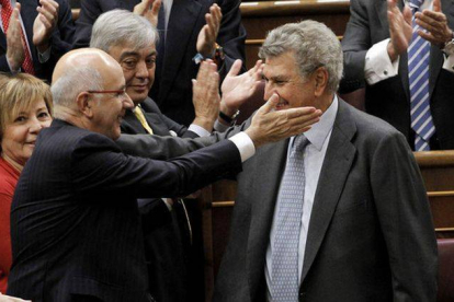 Duran saluda a Jesús Posada tras la elección de este como presidente del Congreso, en diciembre del 2011.