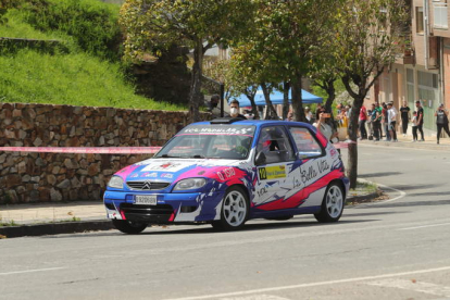 Uno de los coches participantes en la Subida a Vega de Espinareda de 2022. L. DE LA MATA