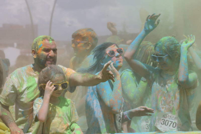 La prueba de la Color Race deja estas imágenes. RAMIRO