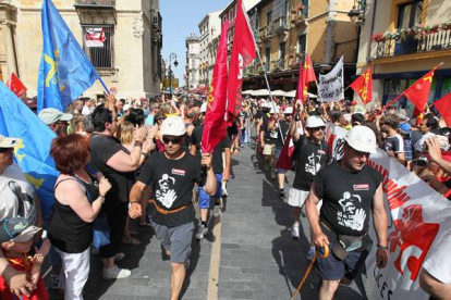 Recorriendo la Calle Ancha en dirección a la Plaza de Santo Domingo. Foto: Norberto.