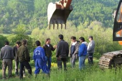 Primera de las protestas de los afectados en el 2006 paralizando las obras de concentración.